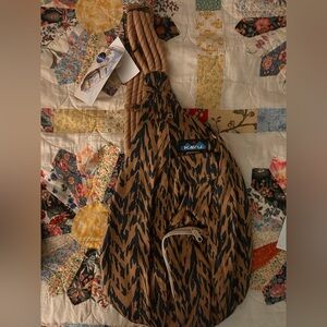 Kavu Tan and Black Patterned Sling Bag chevron shore nwt